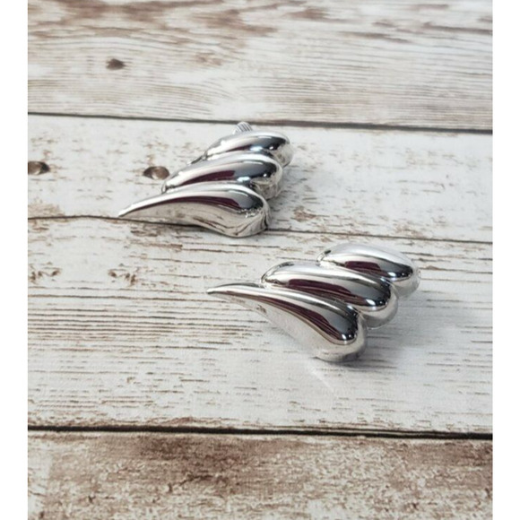 Vintage Clip On Earrings - Silver Tone Swoosh Like Chunky - Picture 1 of 4